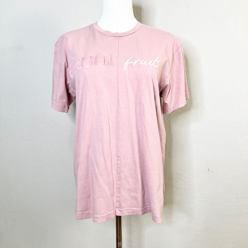 izzue Passion Fruit Pink Graphic T-Shirt Short Sleeve Embroidered Size‎ 3 Medium